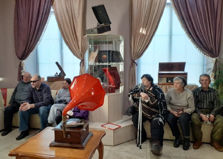 Волшебные звуки старинной пластинки.